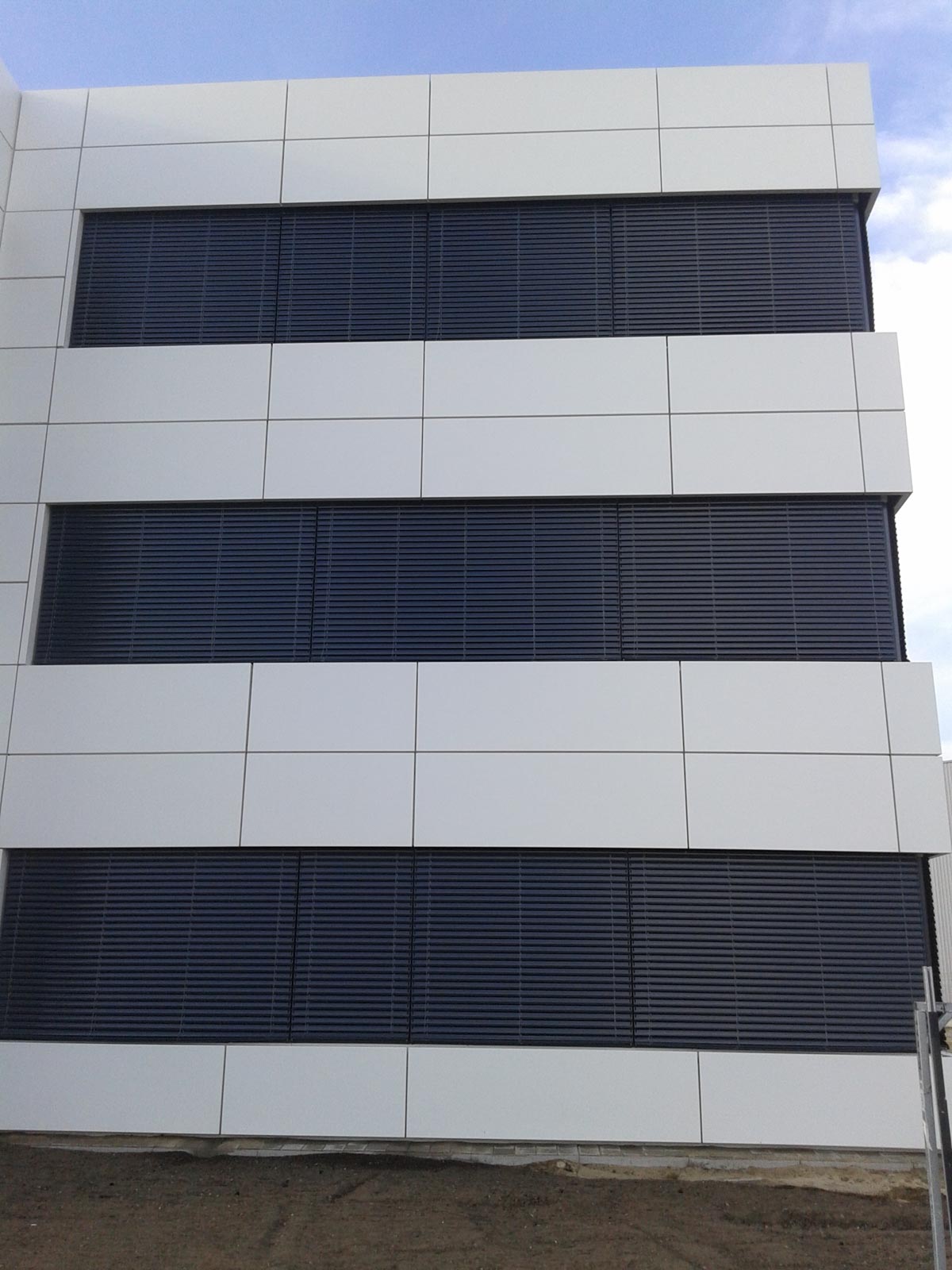 Umyte okna w budynku biurowym